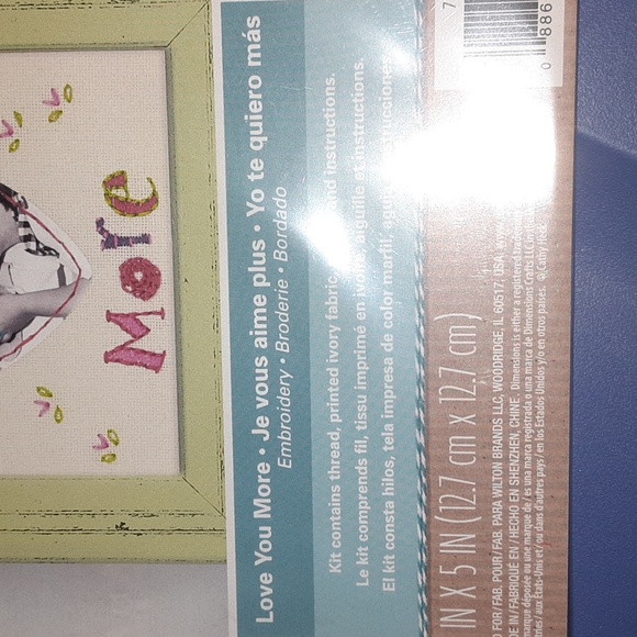 Dimensions Love You More embroidery kit - Picture 2 of 3
